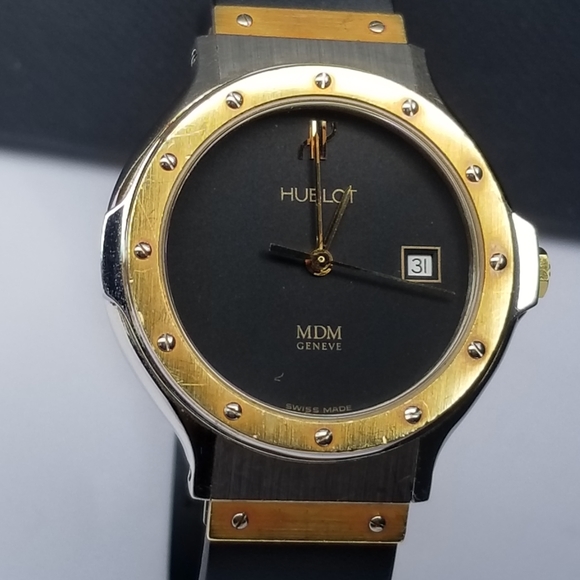 HUBLOT MDM 18K YELLOW GOLD 28 MM BLACK DIAL QUARTZ WATCH - Picture 4 of 16